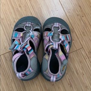 Girls Keen Sandals sz 9